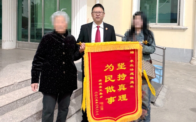 法庭韩明法官.jpg